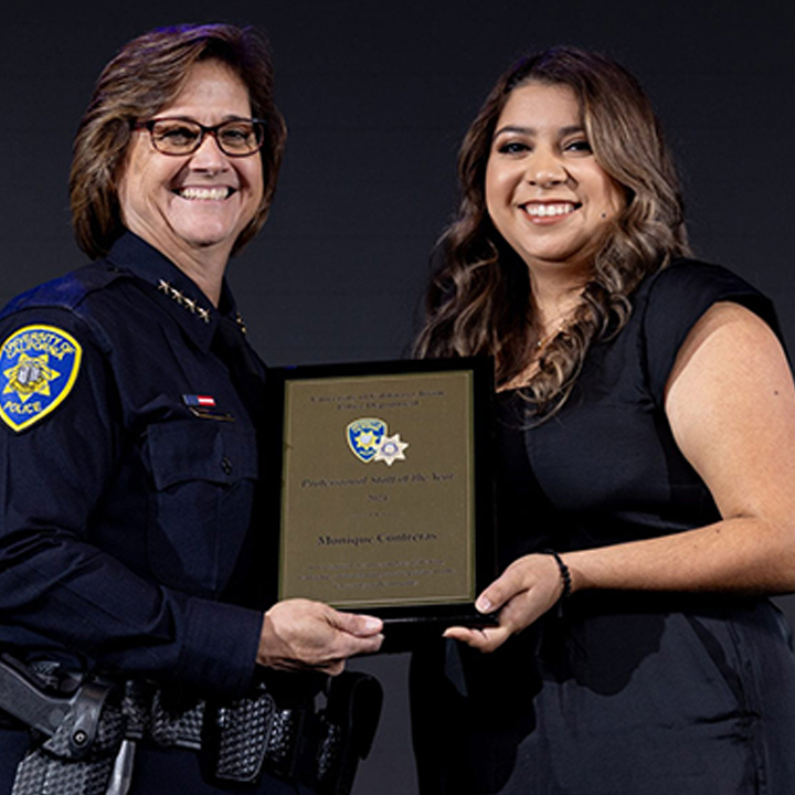UC Irvine Police Department Chief Liz Griffin presents the Professional Staff of the Year award to Monique Contreras ’22, property and evidence analyst and court liaison. (Photo: John Tobin)